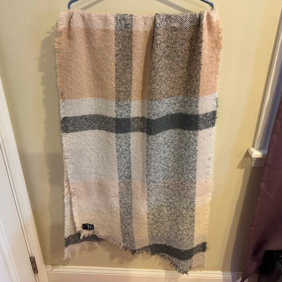 Express Winter Scarf Plaid Pattern - Picture 2 of 6